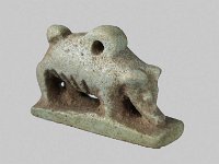 Aeg F 5  Aeg F 5, 26. Dynastie, Muttersau, Hellgrüne Fayence, L 1,8 cm, B 0,8 cm, H 0,7 cm : Bestandskatalog Ägypten, Museumsfoto: Claus Cordes